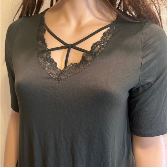 Torrid Super Soft Knits Gree Lace Tee Sz 2X - Picture 2 of 4